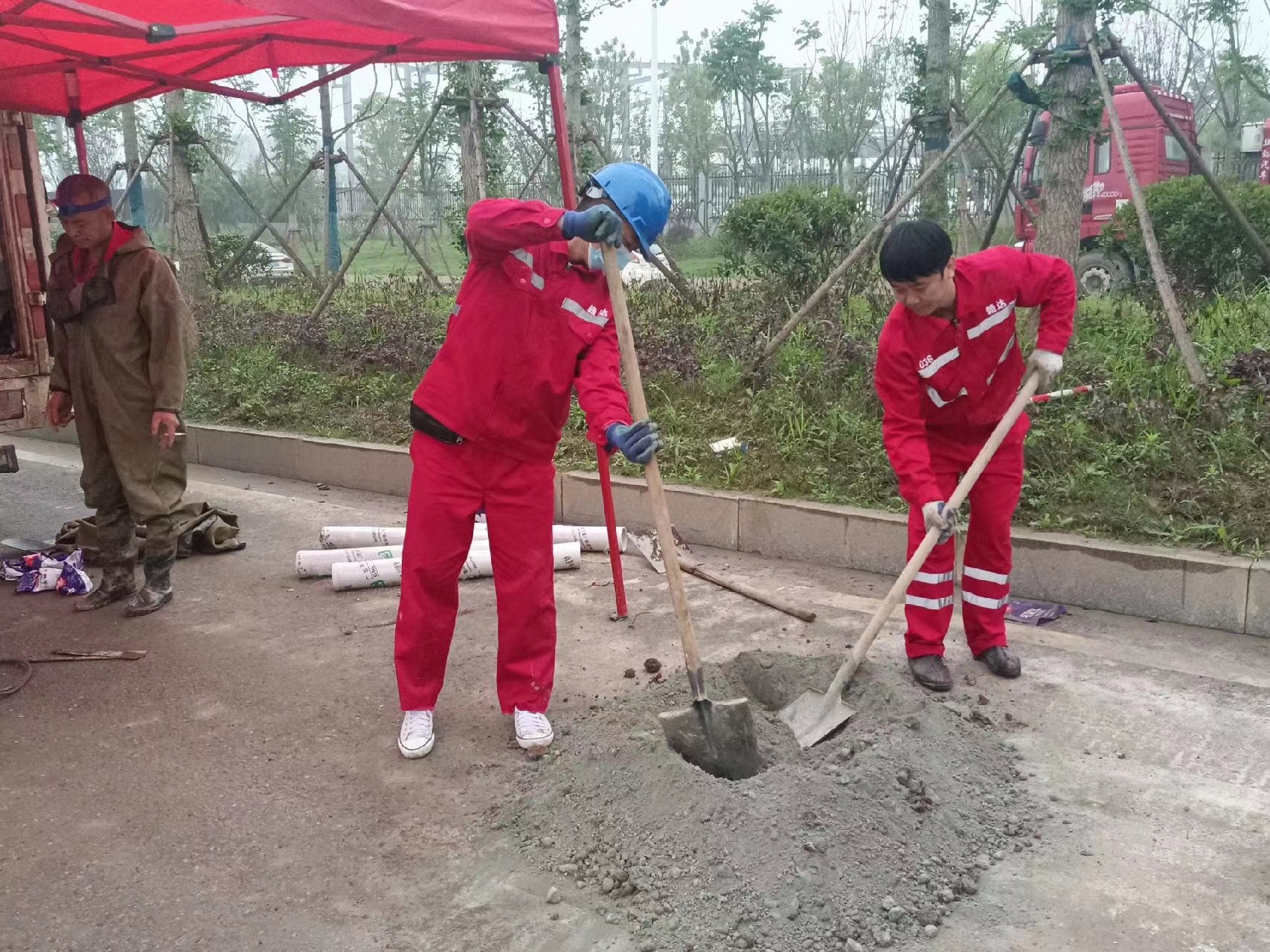 新城管道疏通哪家好】及时进行市政管道清淤