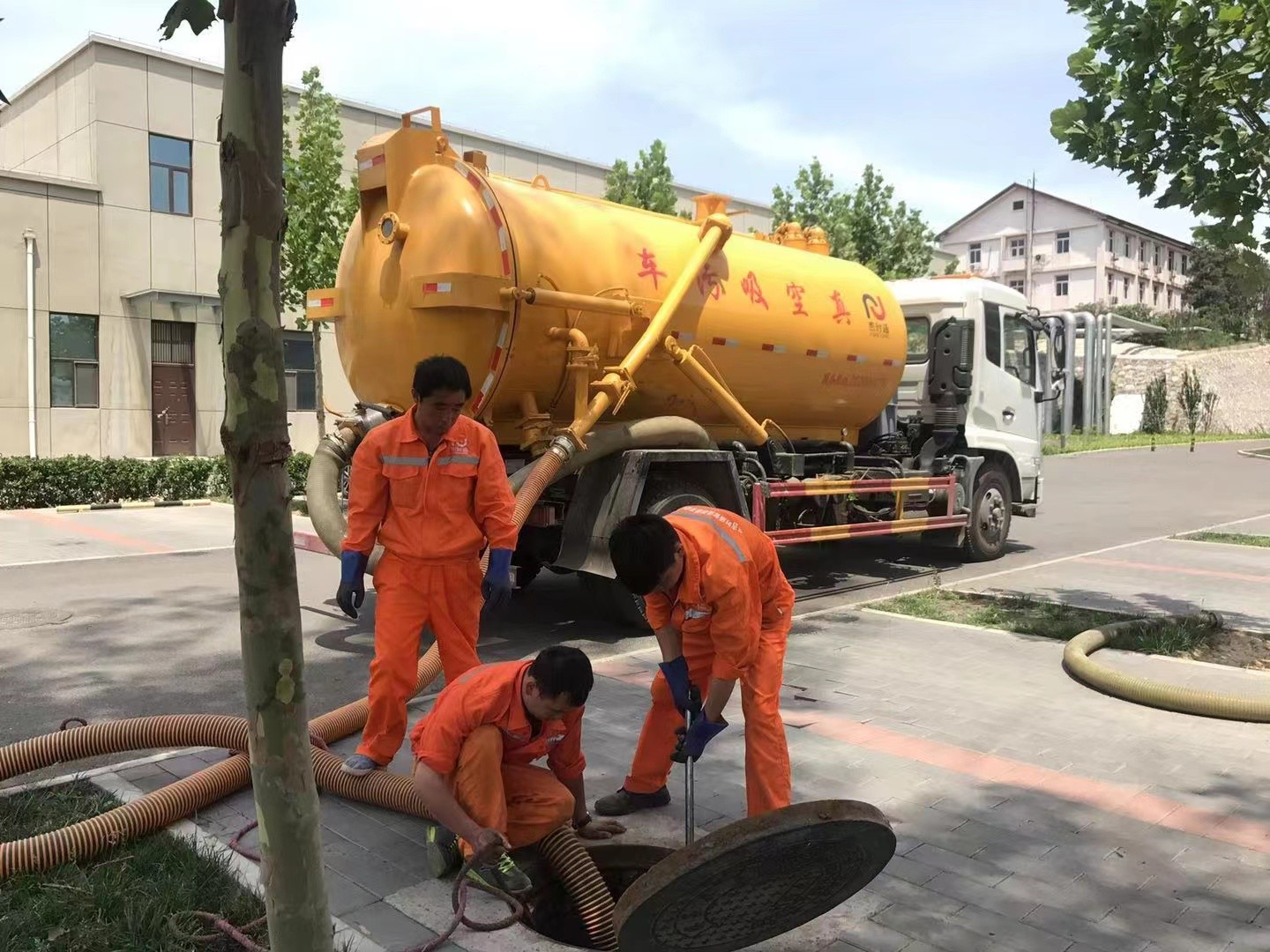 新城化粪池清理与5-8吨吸粪车施工效率分析